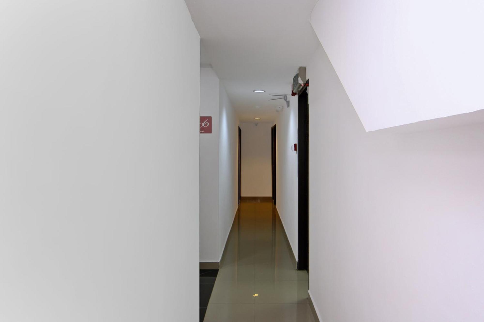 Oyo 44054 Holiday Mansion Inn Sibu Ngoại thất bức ảnh