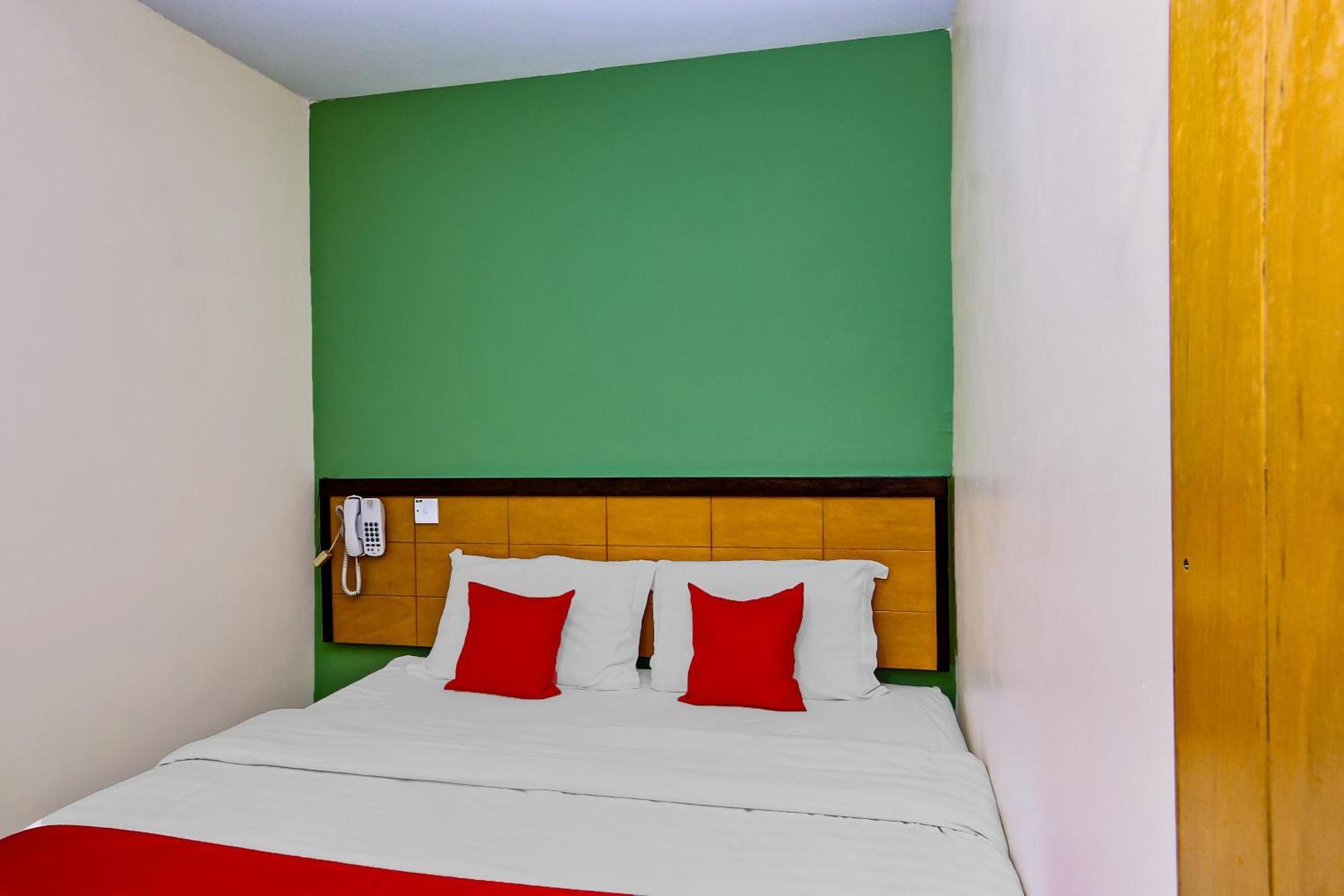 Oyo 44054 Holiday Mansion Inn Sibu Ngoại thất bức ảnh