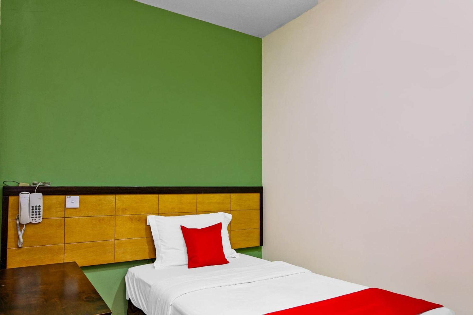 Oyo 44054 Holiday Mansion Inn Sibu Ngoại thất bức ảnh