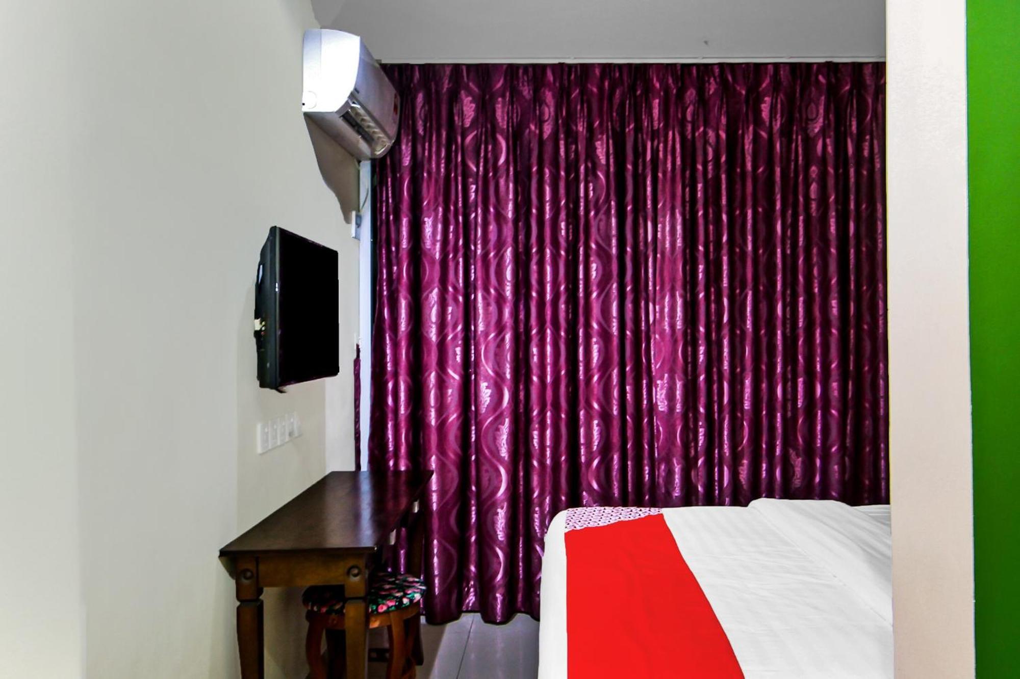 Oyo 44054 Holiday Mansion Inn Sibu Ngoại thất bức ảnh